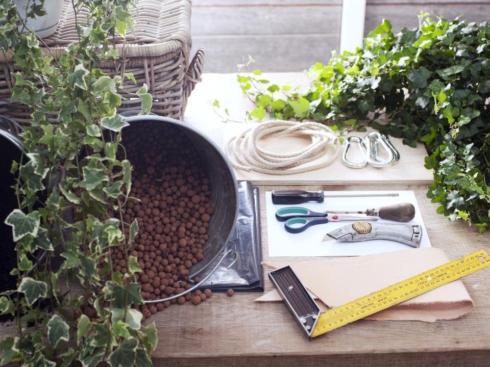 Benodigdheden voor jouw DIY hanging basket voor de Klimop Benodigdheden voor jouw DIY hanging basket voor de Klimop Mooiwatplantendoen.nl