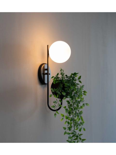 Design wandlamp met plantenpot